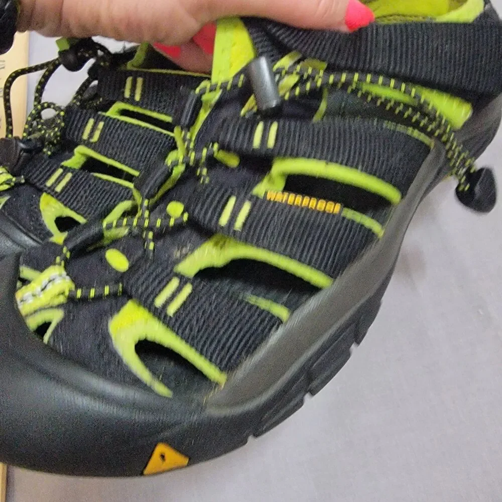 Keen Newport H2 Youth Big Kid youth Sz 4 Close Toe Sandals‎ Neon Green